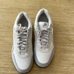 Nike grey air max 1